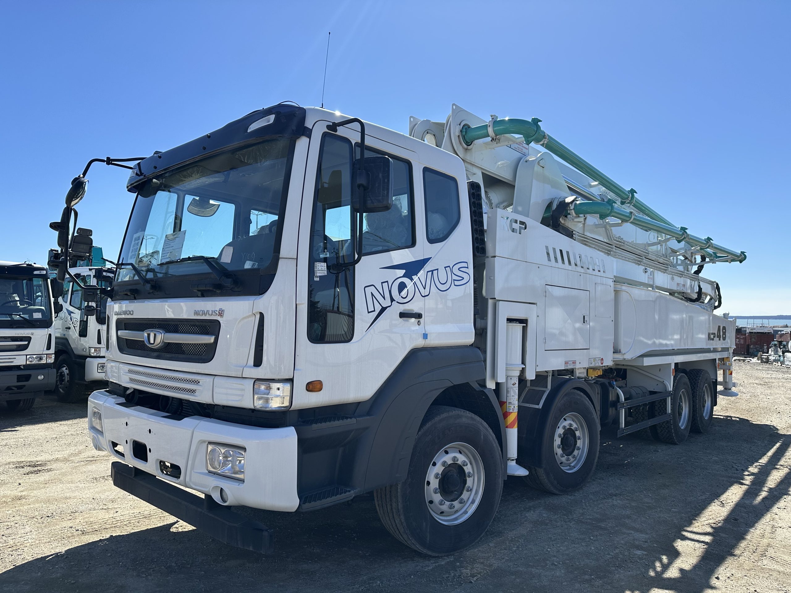 Автобетононасос KCP 48ZX170 на шасси Daewoo Novus