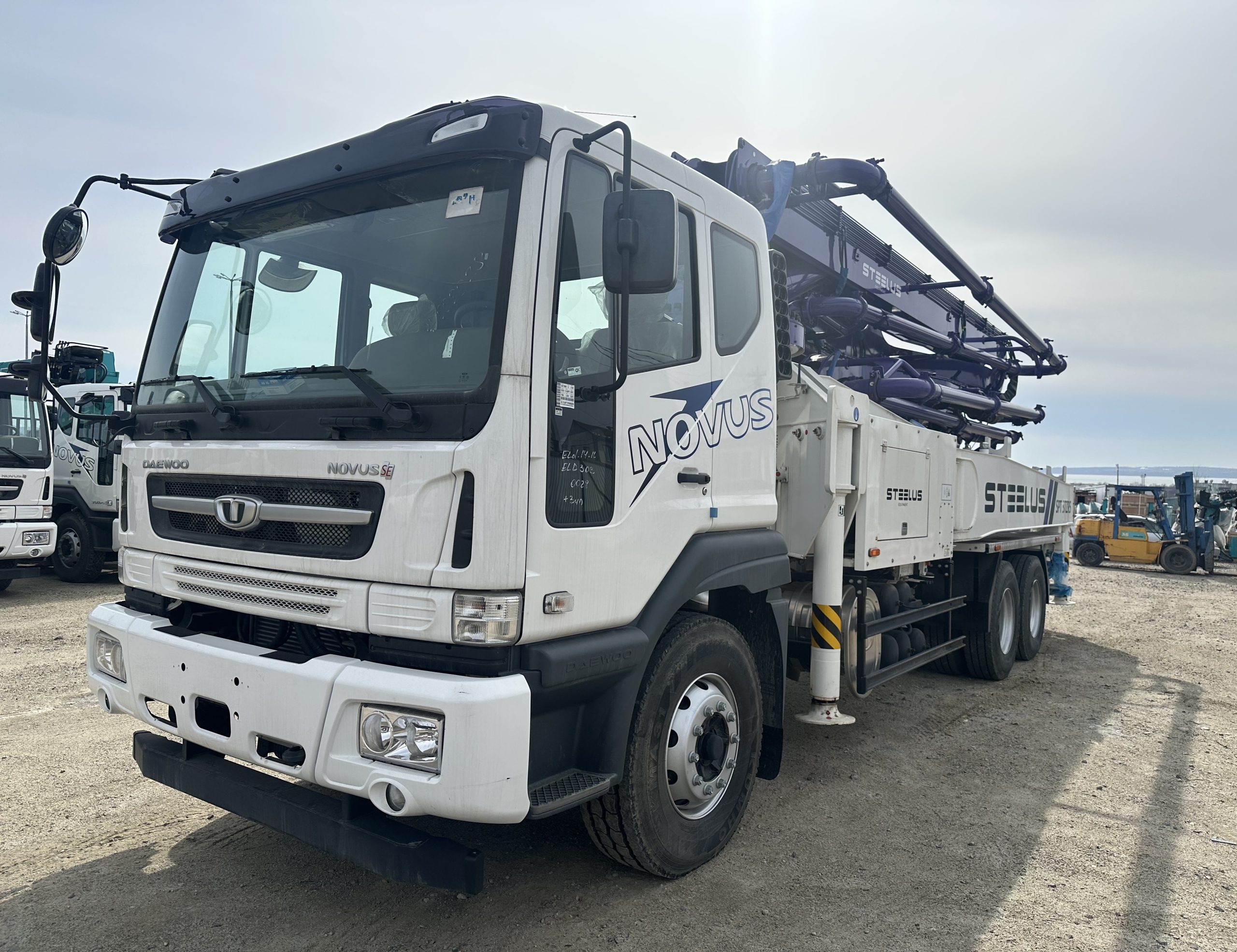 Автобетононасос Steelus SPT37ZR5 на шасси Daewoo Novus