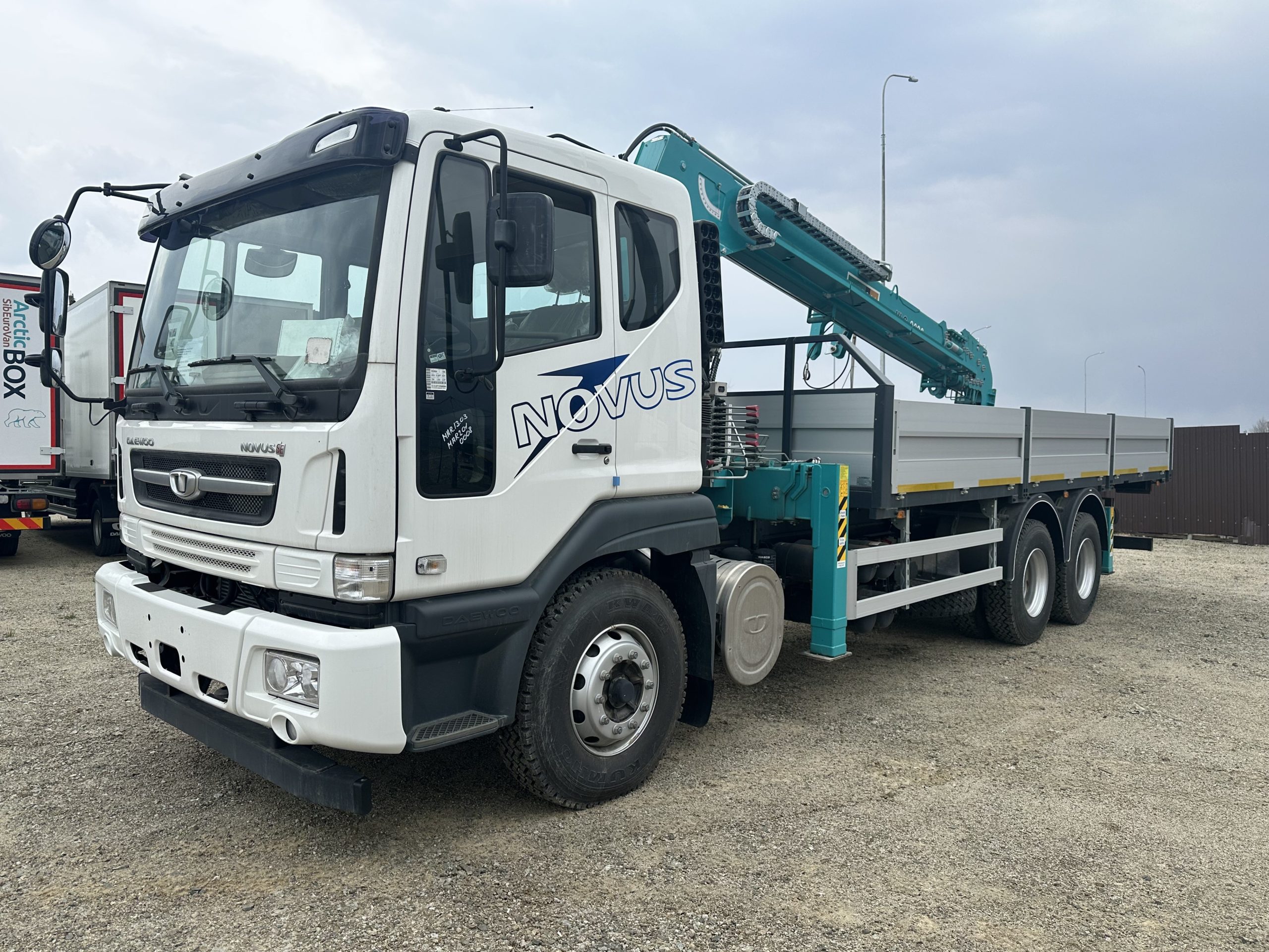 ТС с бортовой платформой и КМУ на шасси Daewoo Novus