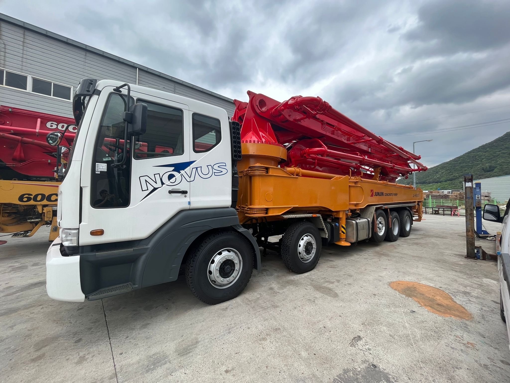 Б/У автобетононасос JUNJIN JJRZ55-5.18HP на шасси Daewoo Novus