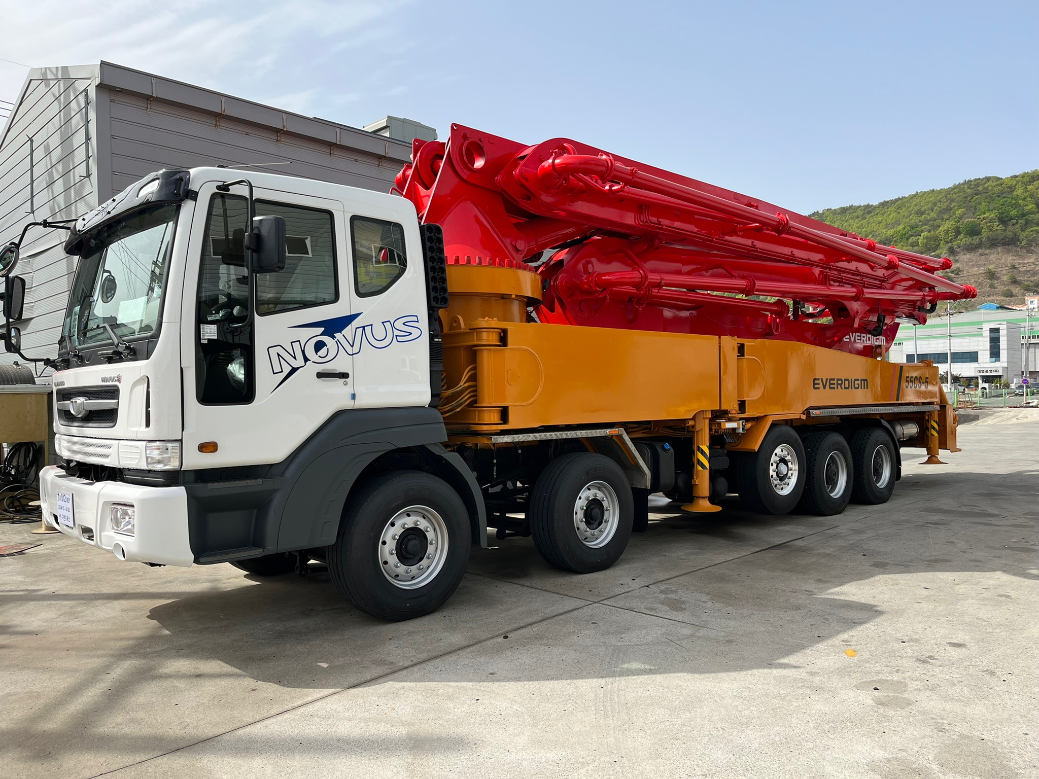 Б/У автобетононасос Everdigm ECP55CS-5 на шасси Daewoo Novus