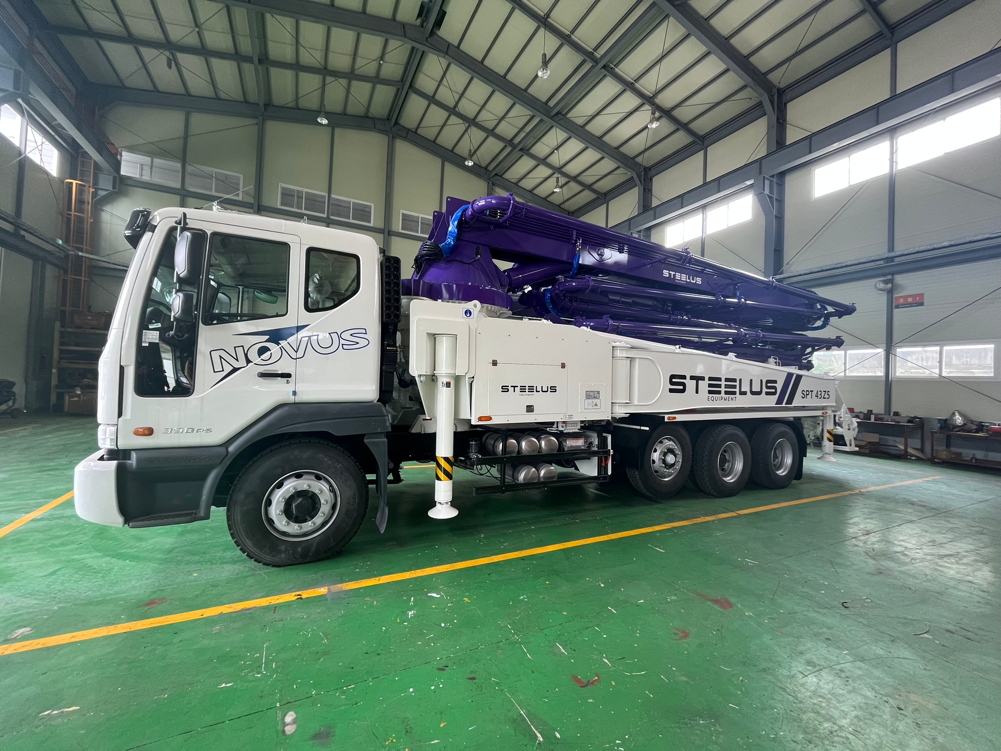 Автобетононасос Steelus SPT43Z5 на шасси Daewoo Novus