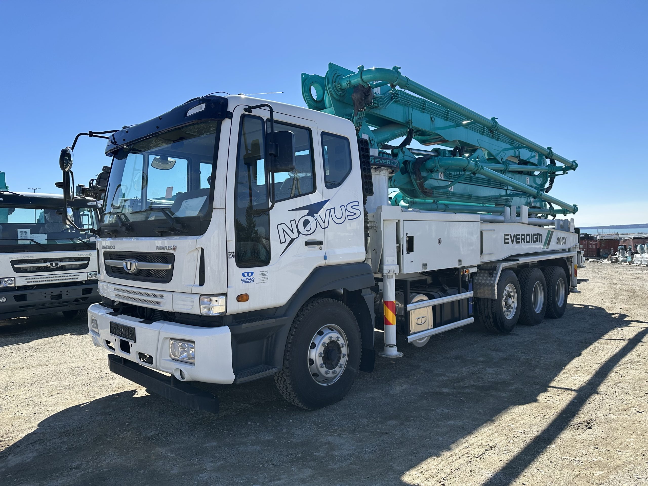 Автобетононасос Everdigm 40CX-5 на шасси Daewoo Novus