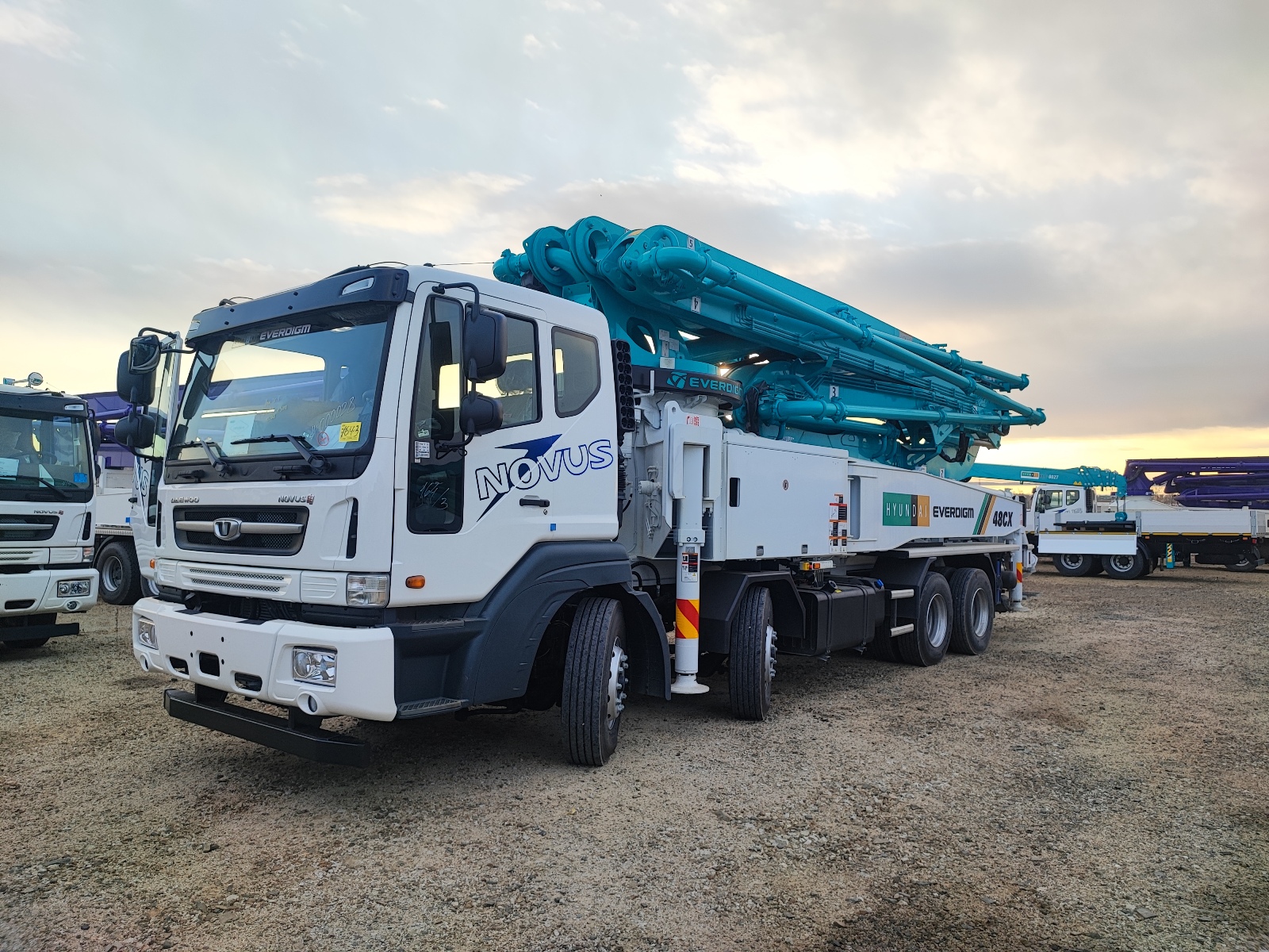 Автобетононасос Everdigm 48CX-5 на шасси Daewoo Novus
