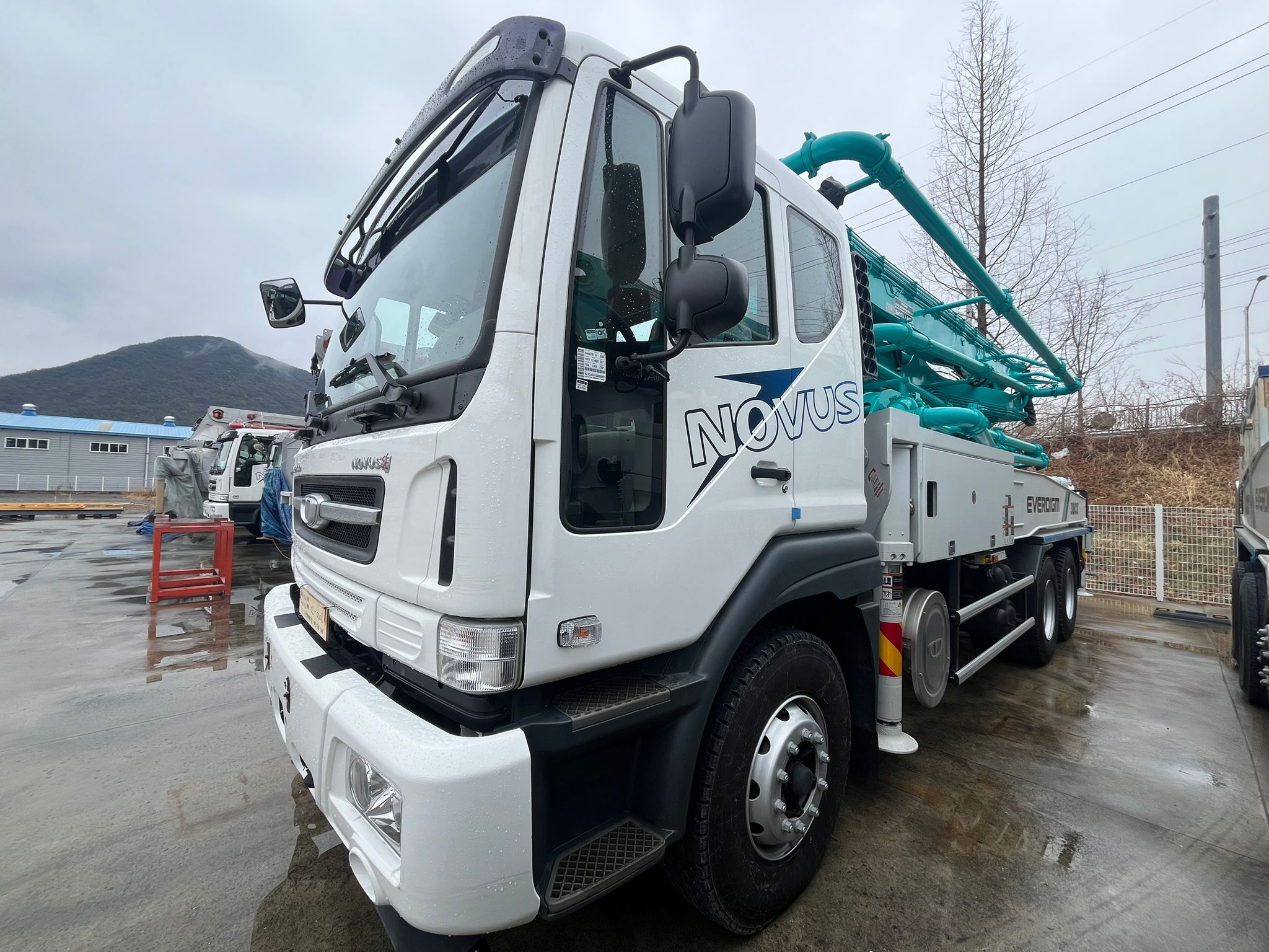 Автобетононасос Everdigm 38CX-5 на шасси Daewoo Novus