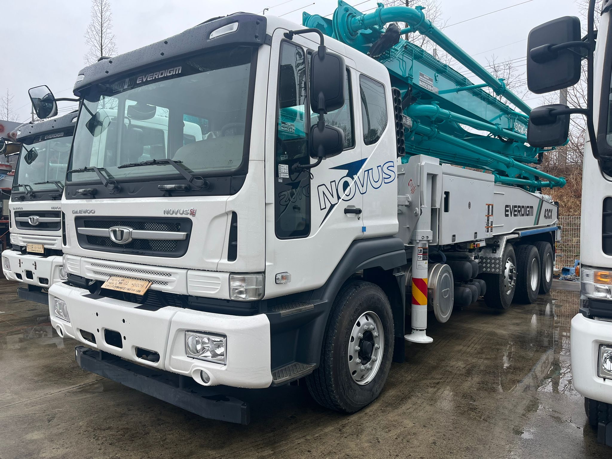Автобетононасос Everdigm 43CX-5 на шасси Daewoo Novus